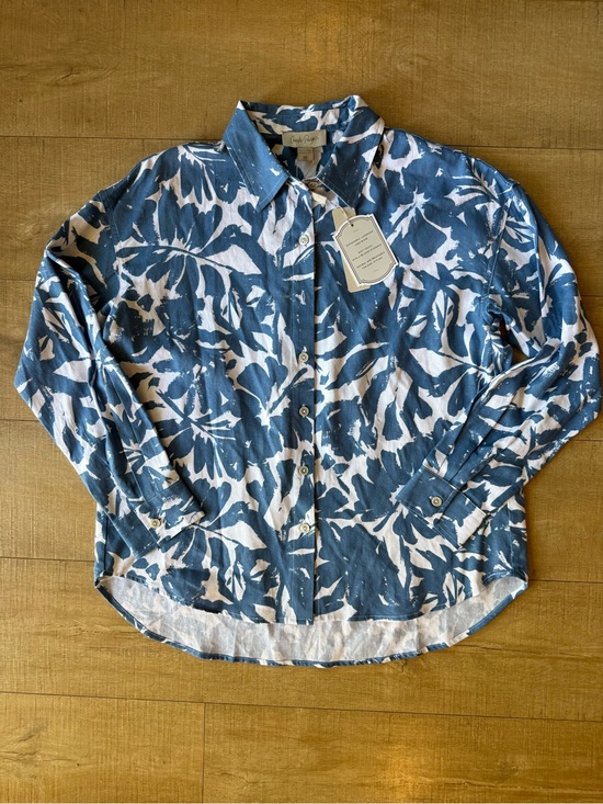 Charlie Paige Tops - NWT Charlie Paige Blue Floral Button-Down Shirt linen viscose blend coastal S